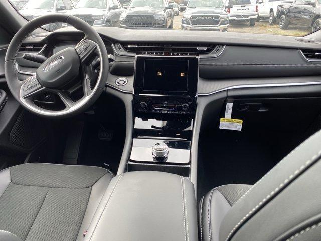 new 2025 Jeep Grand Cherokee car, priced at $41,676
