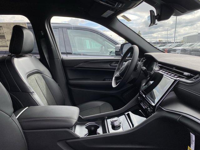 new 2025 Jeep Grand Cherokee car, priced at $41,676