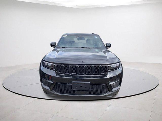 new 2025 Jeep Grand Cherokee car, priced at $41,676