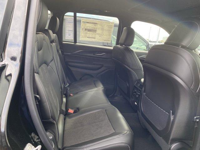new 2025 Jeep Grand Cherokee car, priced at $41,676