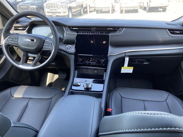 new 2025 Jeep Grand Cherokee car, priced at $41,670