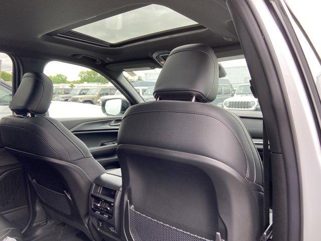 new 2025 Jeep Grand Cherokee car, priced at $41,933