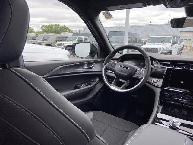 new 2025 Jeep Grand Cherokee car, priced at $41,933