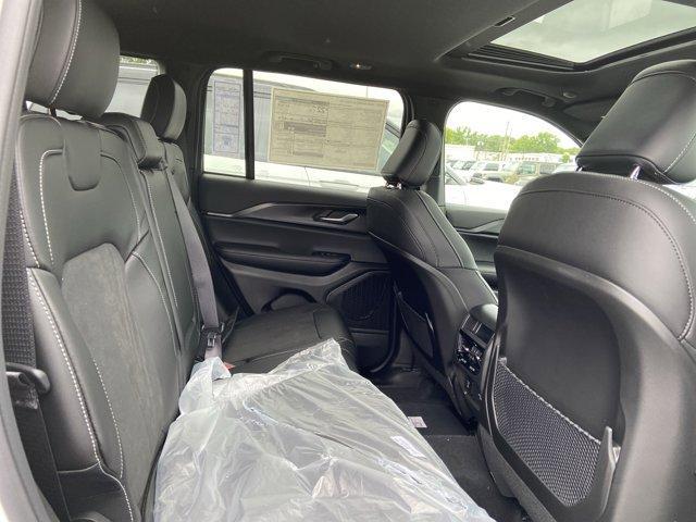 new 2025 Jeep Grand Cherokee car, priced at $41,933