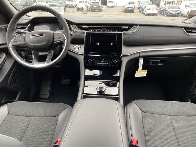 new 2025 Jeep Grand Cherokee car, priced at $42,793