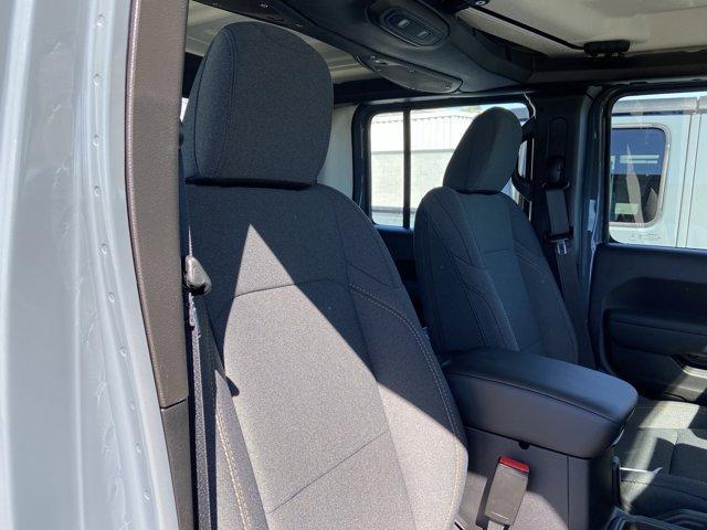new 2025 Jeep Gladiator car, priced at $38,402