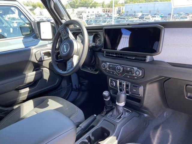 new 2025 Jeep Gladiator car, priced at $38,402