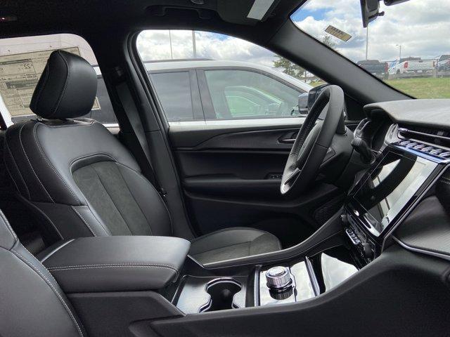 new 2025 Jeep Grand Cherokee car, priced at $42,712