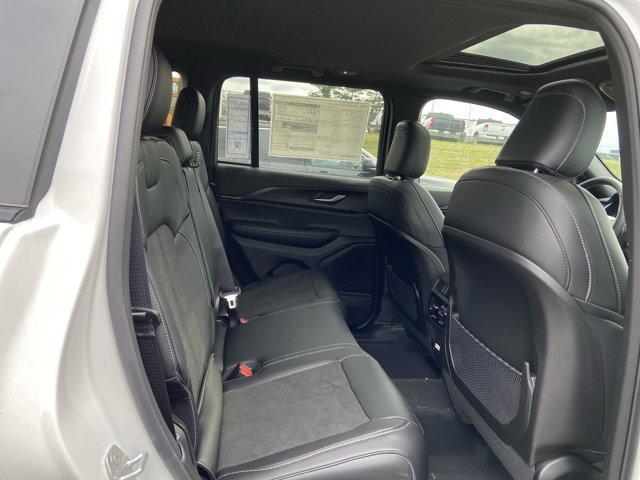 new 2025 Jeep Grand Cherokee car, priced at $40,993
