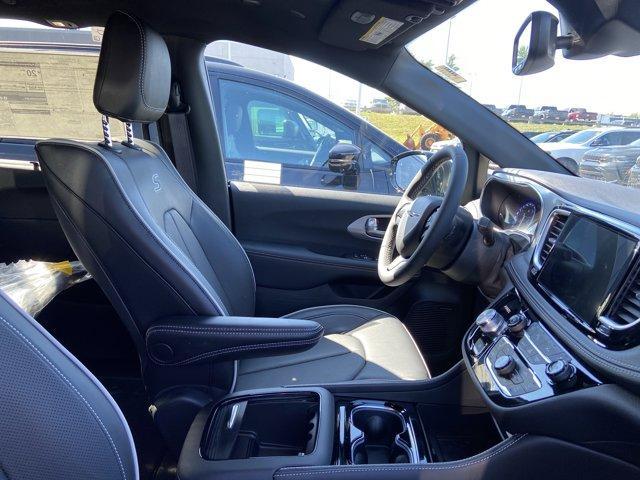 new 2026 Chrysler Pacifica car, priced at $57,506