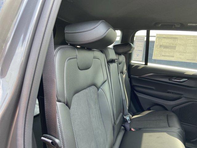 new 2025 Jeep Grand Cherokee car, priced at $41,577