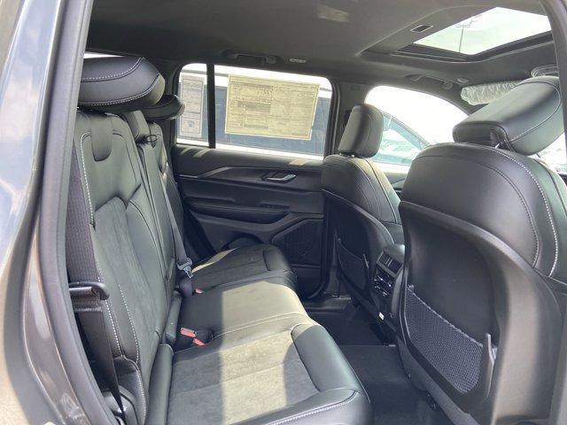 new 2025 Jeep Grand Cherokee car, priced at $41,577