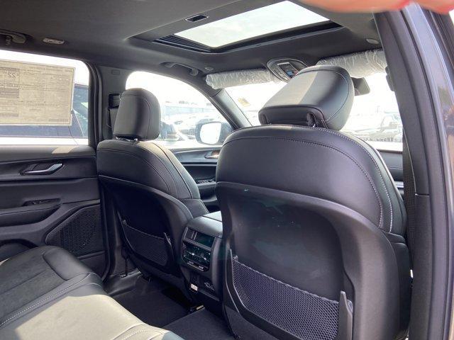 new 2025 Jeep Grand Cherokee car, priced at $41,577