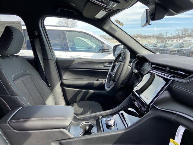new 2025 Jeep Grand Cherokee car, priced at $40,920