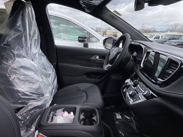 new 2025 Chrysler Pacifica car, priced at $41,993