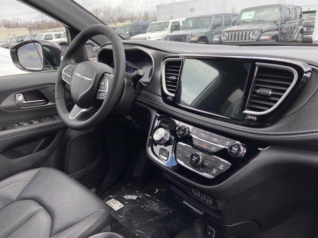 new 2025 Chrysler Pacifica car, priced at $41,993