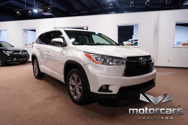 used 2015 Toyota Highlander car, priced at $18,900