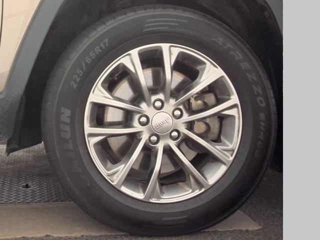 used 2020 Jeep Cherokee car, priced at $17,200