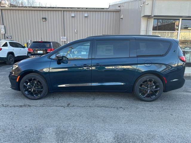 new 2025 Chrysler Pacifica car, priced at $43,497