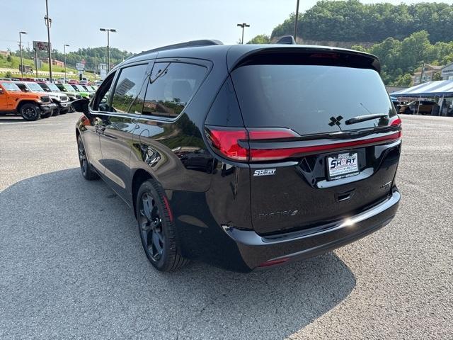 new 2025 Chrysler Pacifica car