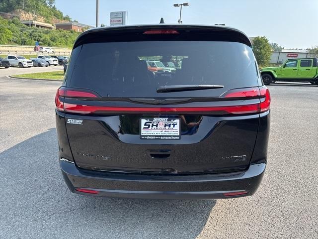 new 2025 Chrysler Pacifica car