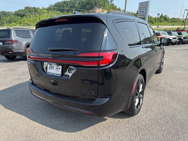 new 2025 Chrysler Pacifica car
