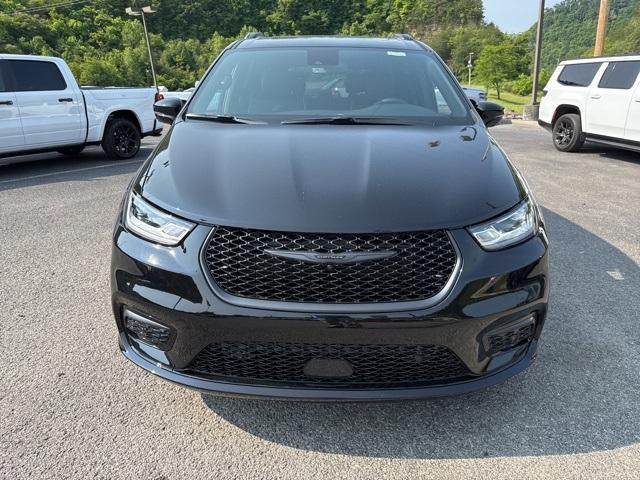 new 2025 Chrysler Pacifica car