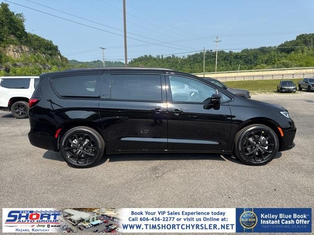 new 2025 Chrysler Pacifica car