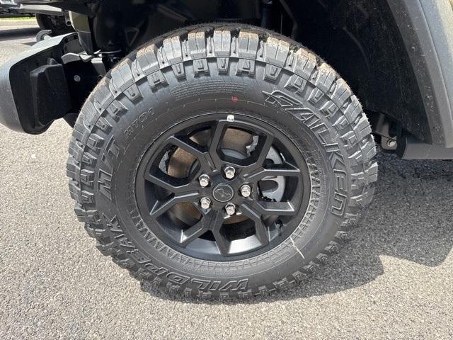 new 2025 Jeep Wrangler car, priced at $39,904