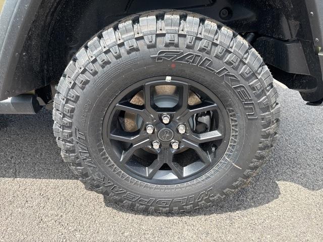 new 2025 Jeep Wrangler car, priced at $39,904