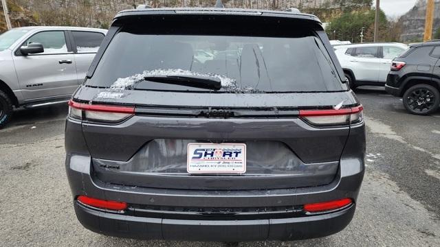 new 2025 Jeep Grand Cherokee car, priced at $40,997