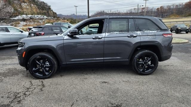 new 2025 Jeep Grand Cherokee car, priced at $40,997