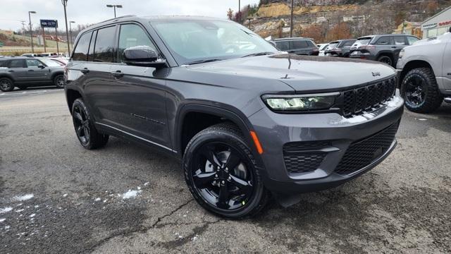 new 2025 Jeep Grand Cherokee car, priced at $40,997