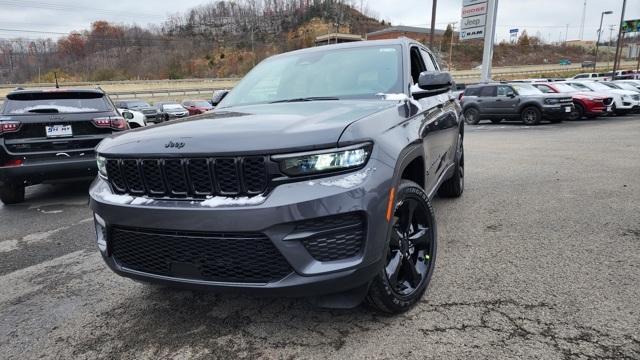 new 2025 Jeep Grand Cherokee car, priced at $40,997