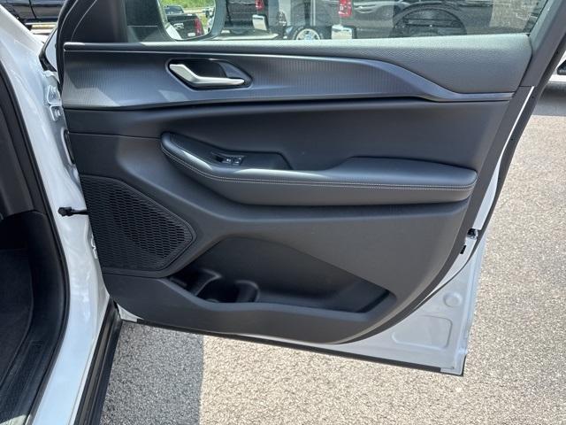 new 2025 Jeep Grand Cherokee car, priced at $37,747