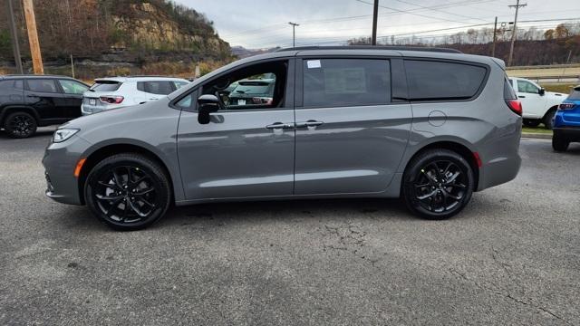 new 2025 Chrysler Pacifica car, priced at $49,797