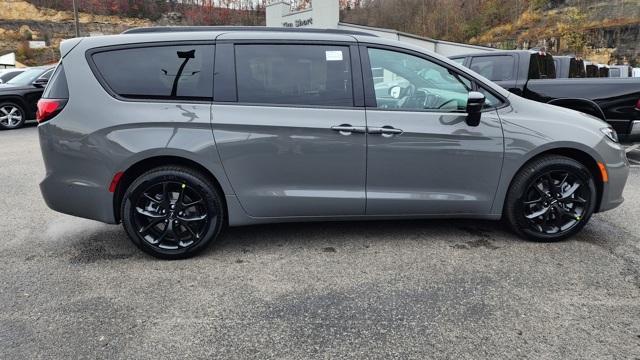 new 2025 Chrysler Pacifica car, priced at $49,797