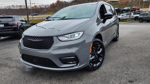 new 2025 Chrysler Pacifica car, priced at $49,797