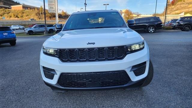 new 2025 Jeep Grand Cherokee car, priced at $40,997