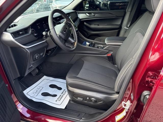 used 2025 Jeep Grand Cherokee car, priced at $37,996