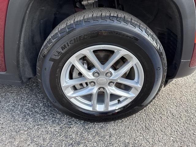 used 2025 Jeep Grand Cherokee car, priced at $37,996