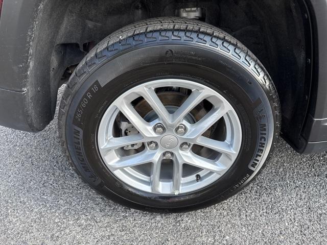 used 2025 Jeep Grand Cherokee car, priced at $37,996