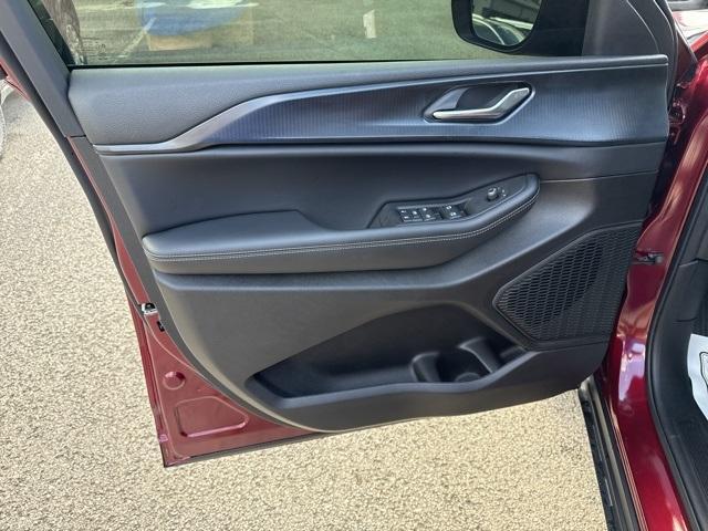 used 2025 Jeep Grand Cherokee car, priced at $37,996