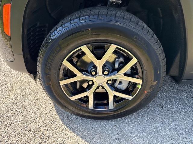 new 2025 Jeep Grand Cherokee car, priced at $39,297