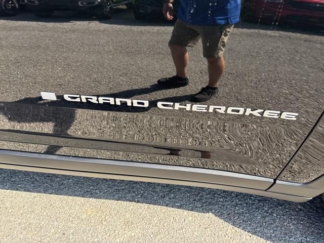 new 2025 Jeep Grand Cherokee car, priced at $39,297