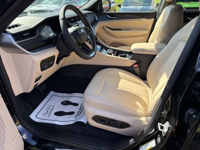 new 2025 Jeep Grand Cherokee car, priced at $39,297