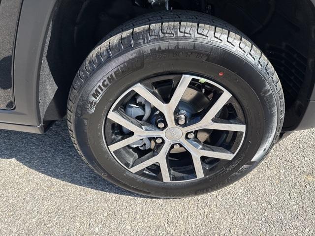 new 2025 Jeep Grand Cherokee car, priced at $39,297