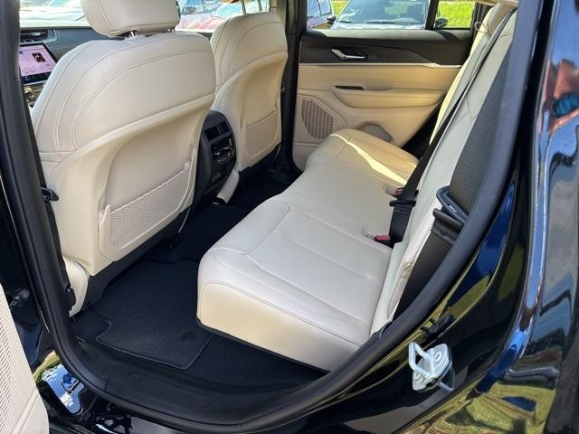 new 2025 Jeep Grand Cherokee car, priced at $39,297