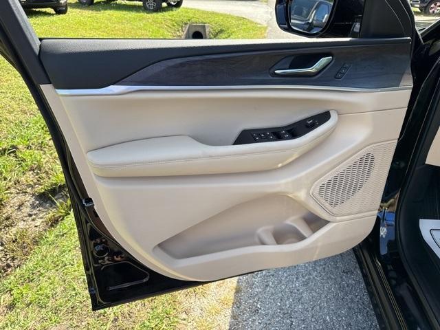 new 2025 Jeep Grand Cherokee car, priced at $39,297