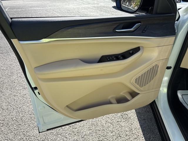 new 2025 Jeep Grand Cherokee car, priced at $45,797